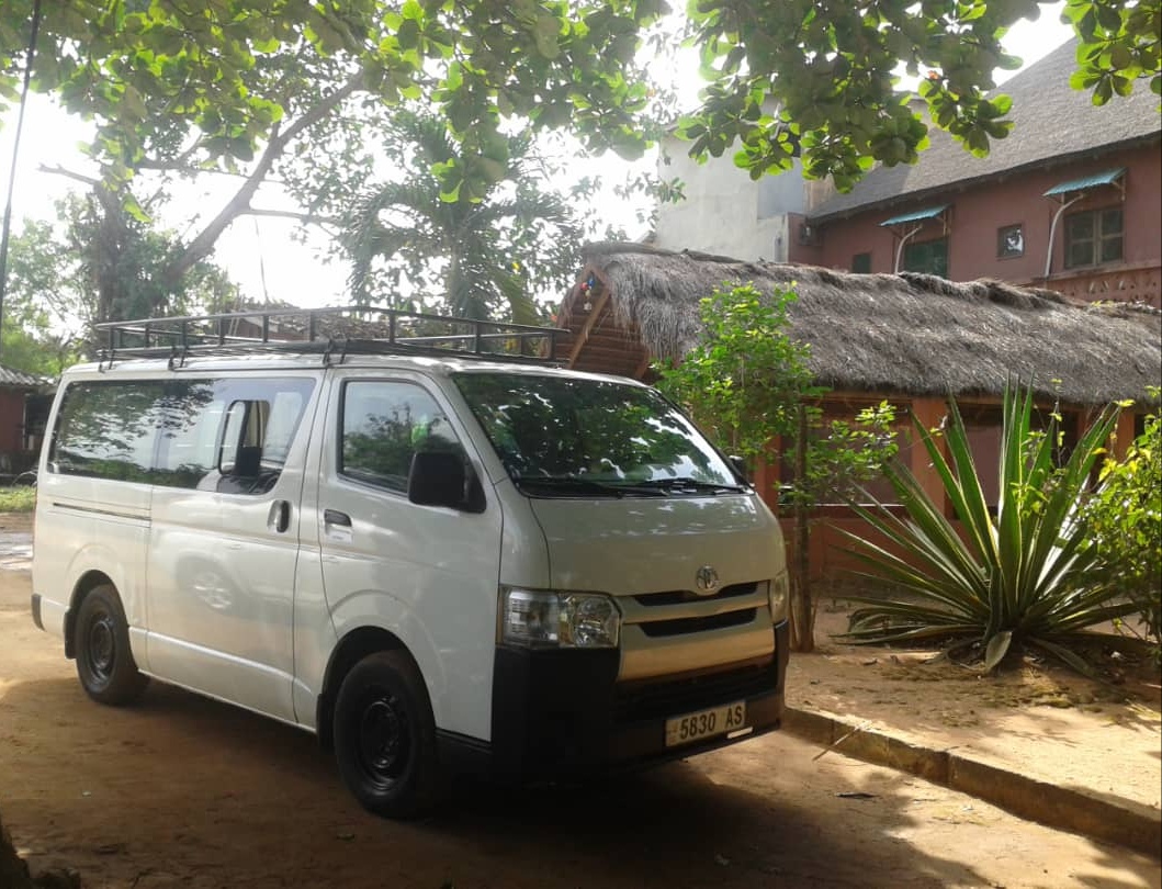 Toyota hiace 15places
